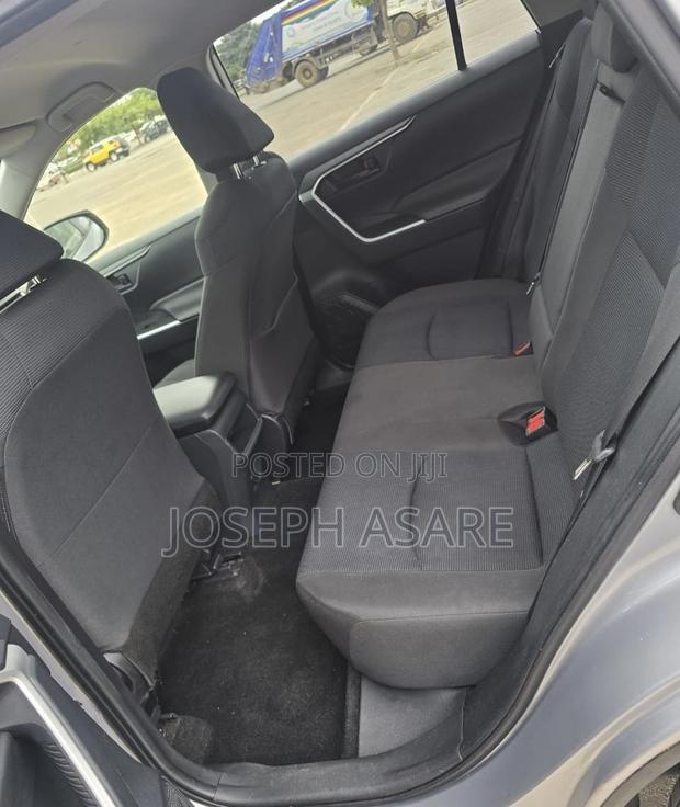 Toyota RAV4 LE AWD 2020