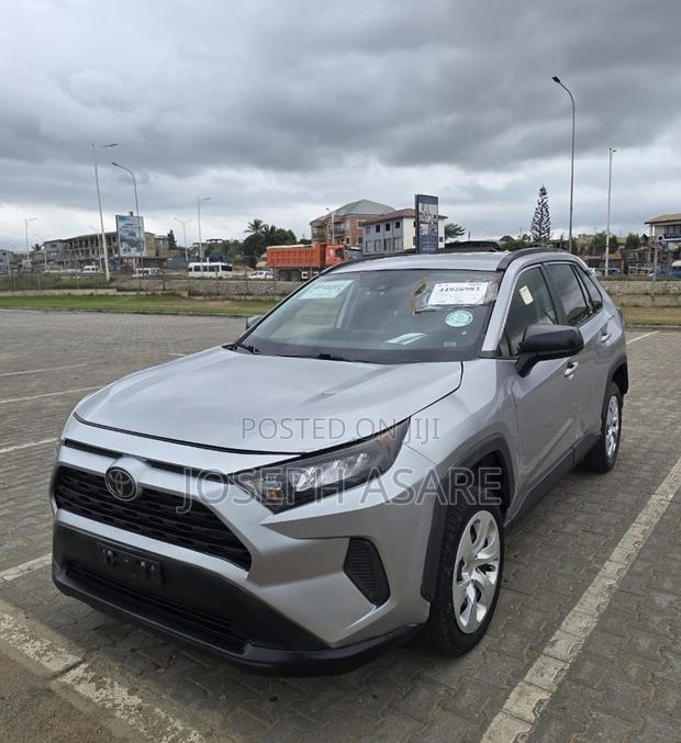 Toyota RAV4 LE AWD 2020