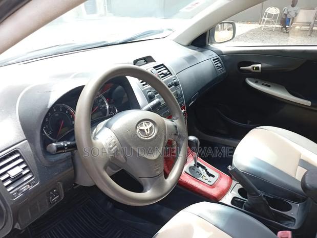 Toyota Corolla 2010 White