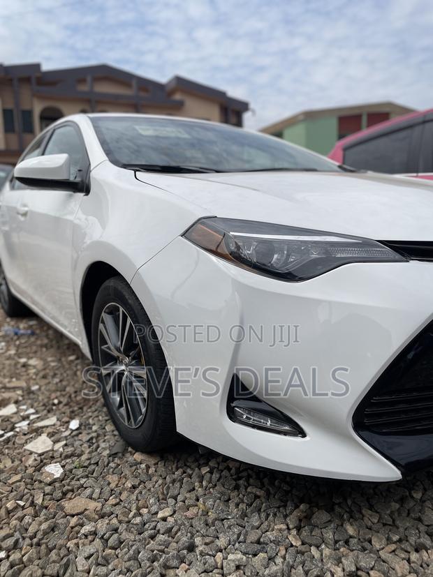Toyota Corolla LE 4dr Sedan (1.8L 4cyl CVT) 2017 White