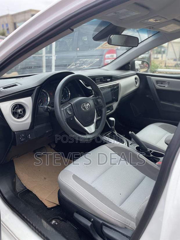Toyota Corolla LE 4dr Sedan (1.8L 4cyl CVT) 2017 White