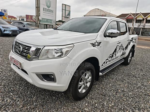 Nissan Navara 2019 White