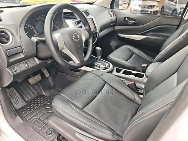 Nissan Navara 2019 White