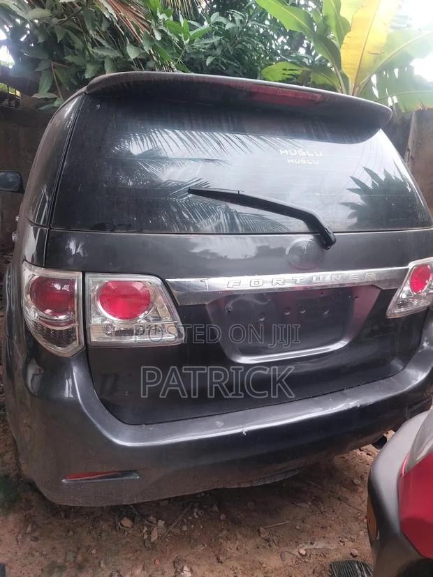 Toyota Fortuner 2.7 AWD 2014 Black