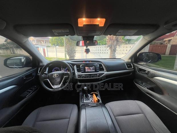 Toyota Highlander LE Plus 2019 Gray