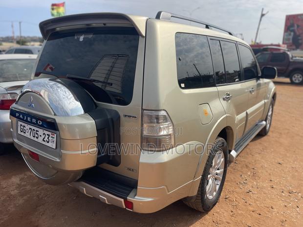 Mitsubishi Pajero 2015 Gray