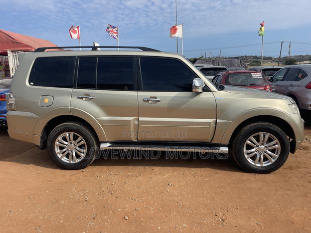 Mitsubishi Pajero 2015 Gray