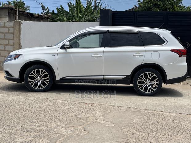 Mitsubishi Outlander GT 4dr SUV AWD (3.0L 6cyl 6A) 2015 White