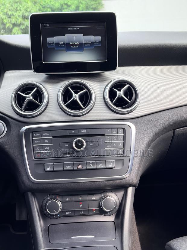Mercedes-Benz GLA-Class GLA200 Sport Utility 4-Door (2.0L, 4cyl Turbo)
