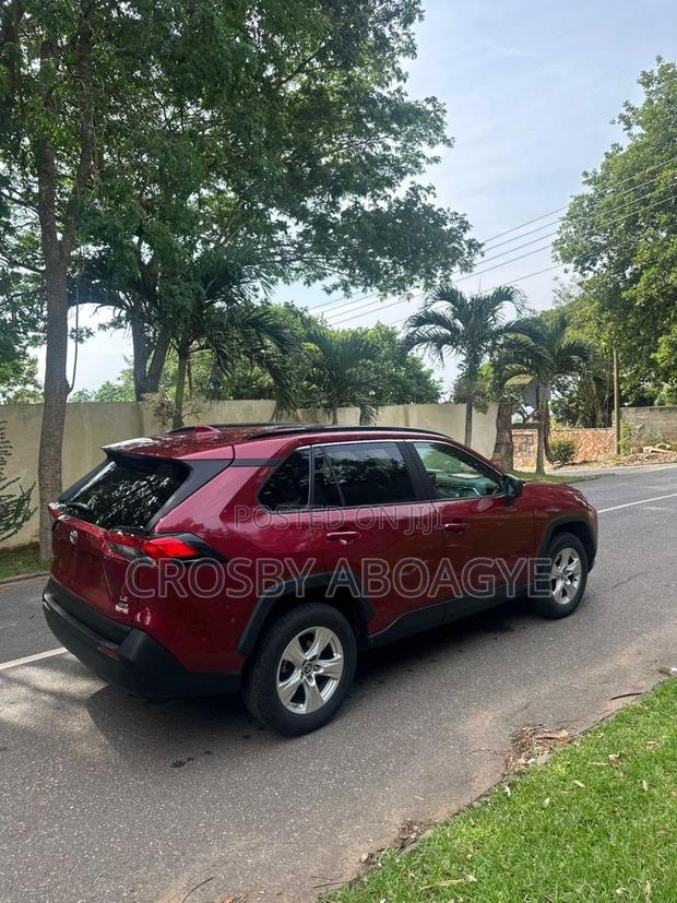 Toyota RAV4 XLE FWD 2020 Red