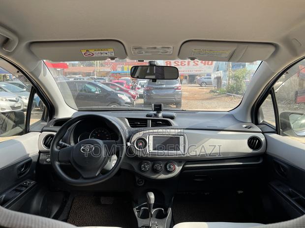 Toyota Vitz 1.3 AWD 5dr 2012 Blue