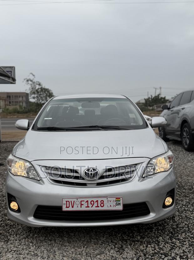 Toyota Corolla LE 4dr Sedan (1.8L 4cyl 4A) 2012 Silver