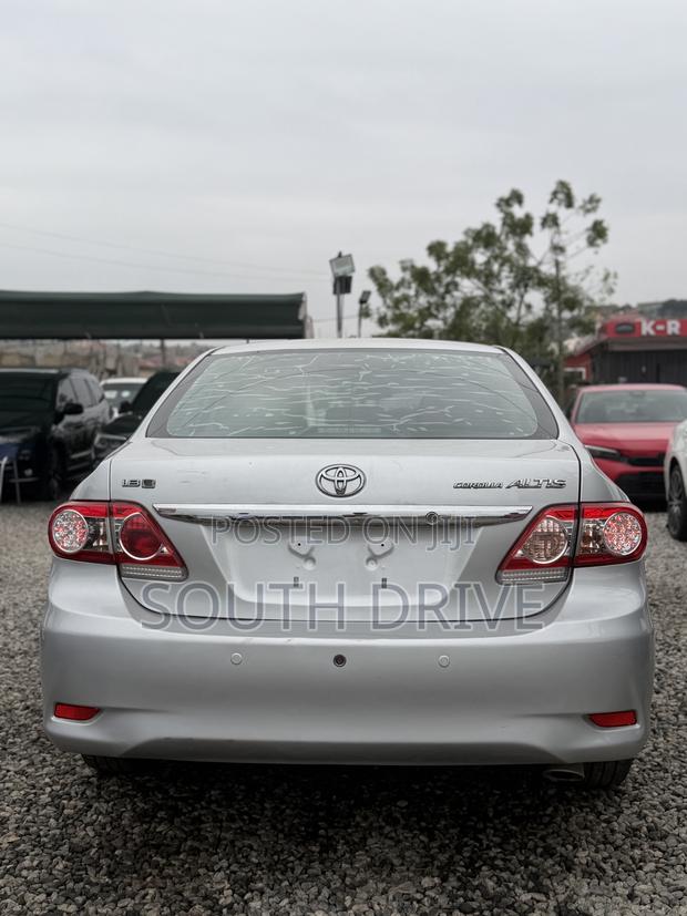 Toyota Corolla LE 4dr Sedan (1.8L 4cyl 4A) 2012 Silver