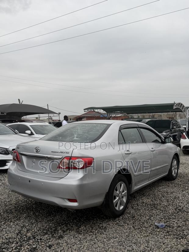 Toyota Corolla LE 4dr Sedan (1.8L 4cyl 4A) 2012 Silver