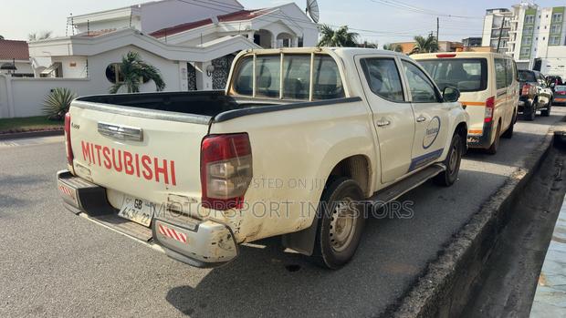 Mitsubishi L200 2022 White