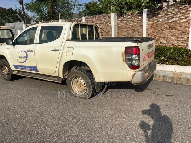 Mitsubishi L200 2022 White