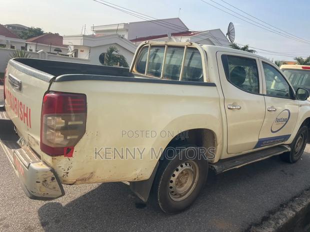 Mitsubishi L200 2022 White