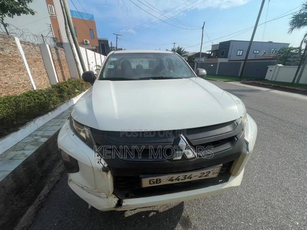 Mitsubishi L200 2022 White