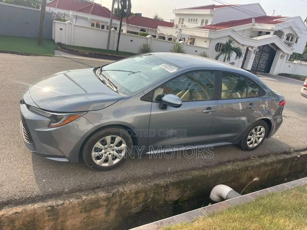 Toyota Corolla LE 2021 Gray