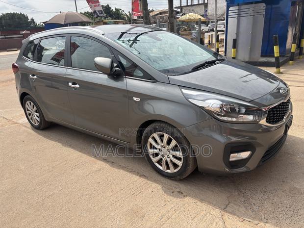 Kia Carens 2018 Black