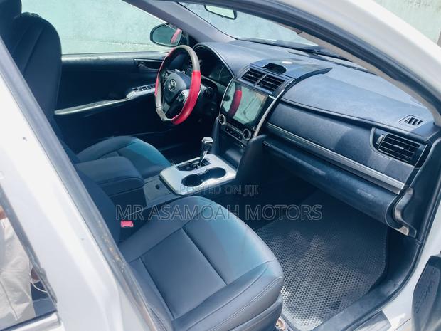 Toyota Camry SE 4dr Sedan (2.5L 4cyl 6A) 2014 White