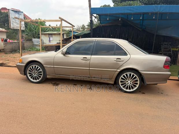 Mercedes-Benz C230 2005 Gold