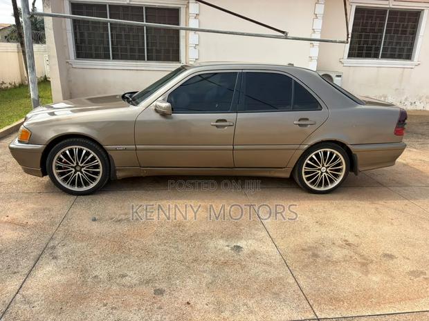 Mercedes-Benz C230 2005 Gold
