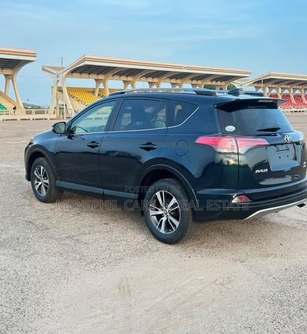 Toyota RAV4 XLE 4dr SUV AWD (2.5L 4cyl 6A) 2018 Black