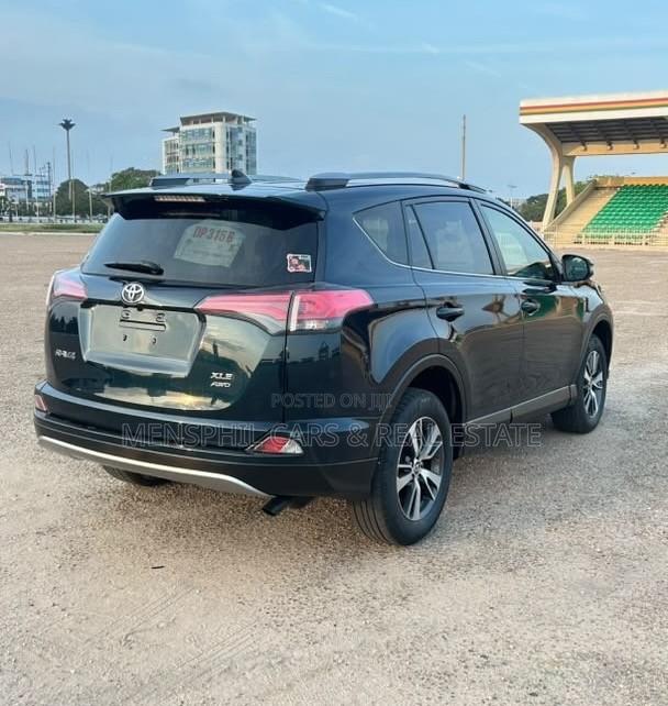 Toyota RAV4 XLE 4dr SUV AWD (2.5L 4cyl 6A) 2018 Black