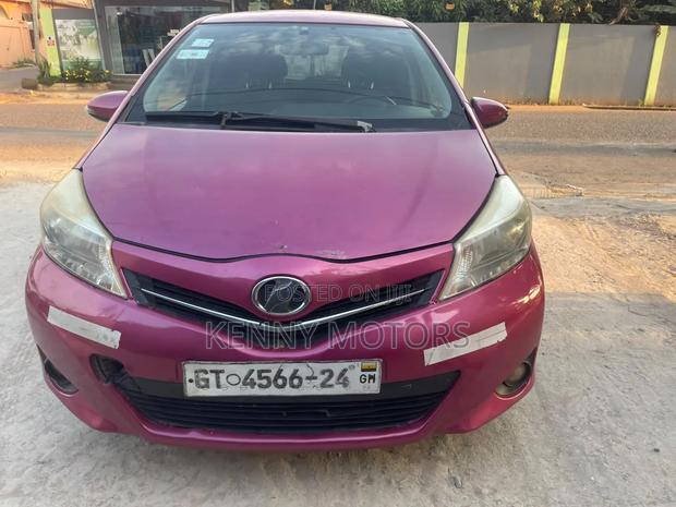 Toyota Vitz 1.5 FWD 5dr 2012 Pink