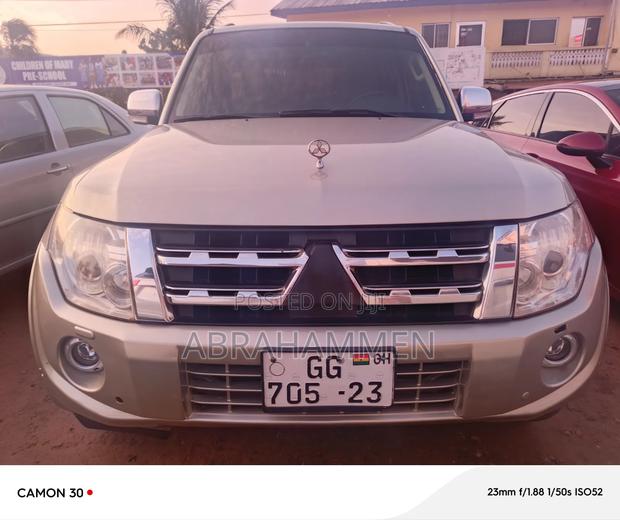Mitsubishi Pajero 2016 Silver