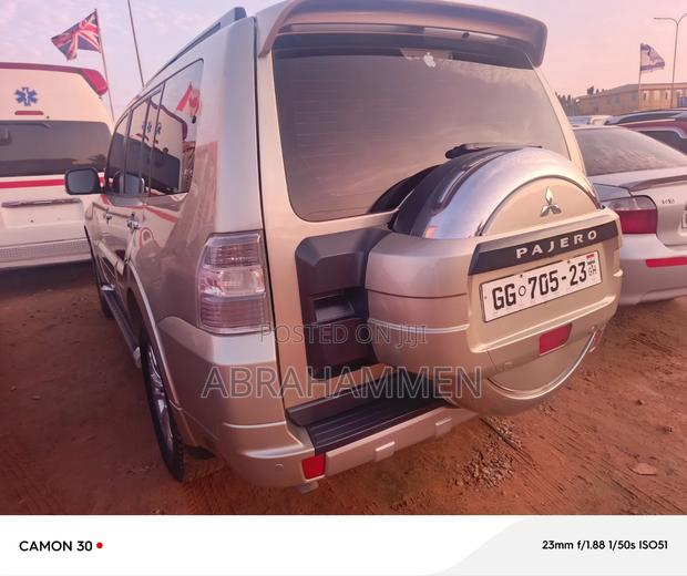 Mitsubishi Pajero 2016 Silver