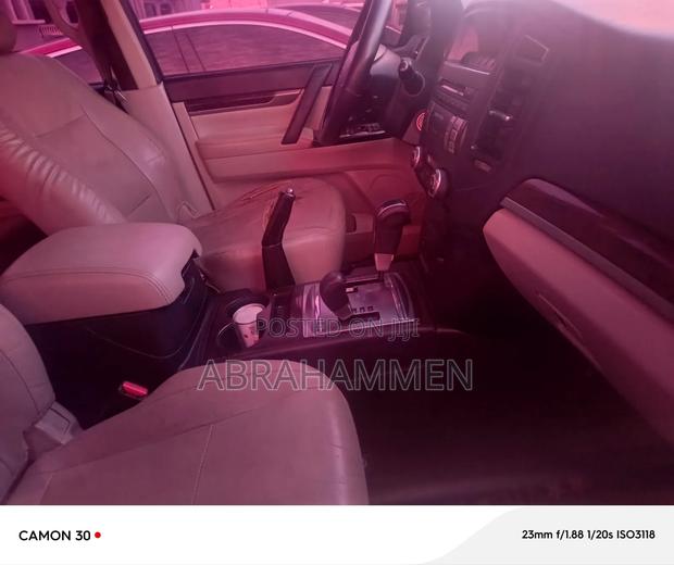 Mitsubishi Pajero 2016 Silver