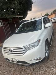 Toyota Highlander Plus 2.7L 2WD 2013 White for sale