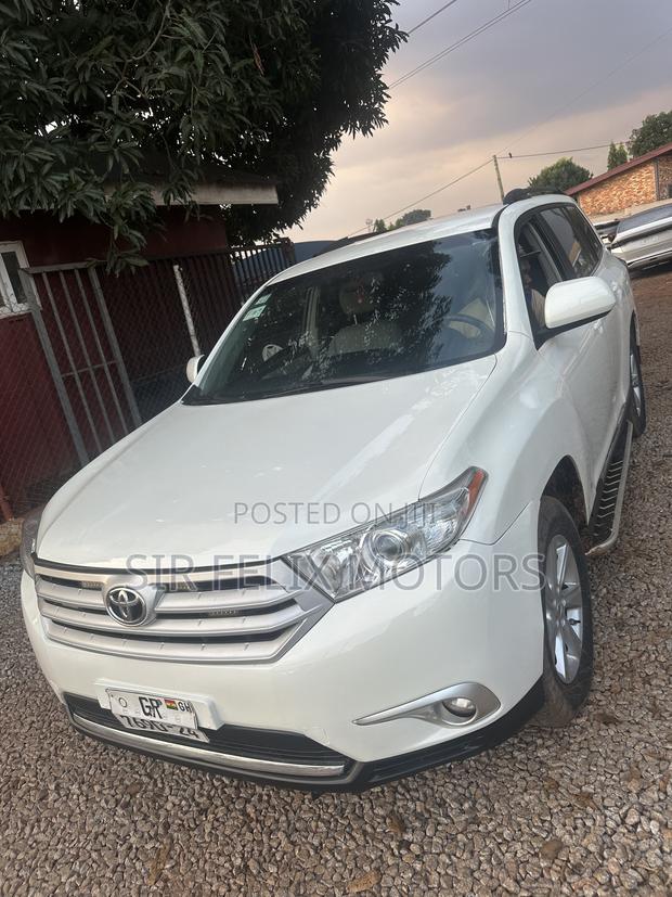 Toyota Highlander Plus 2.7L 2WD 2013 White