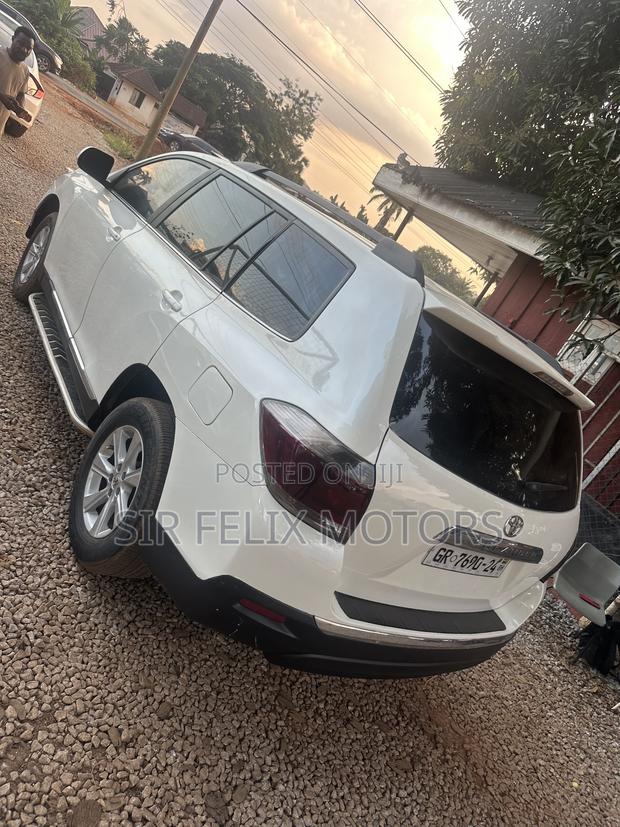Toyota Highlander Plus 2.7L 2WD 2013 White