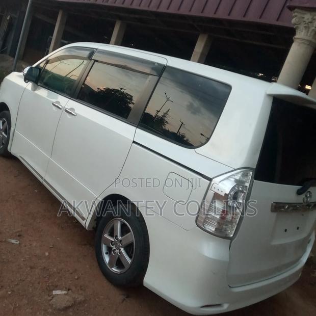 Toyota Voxy 2012 White