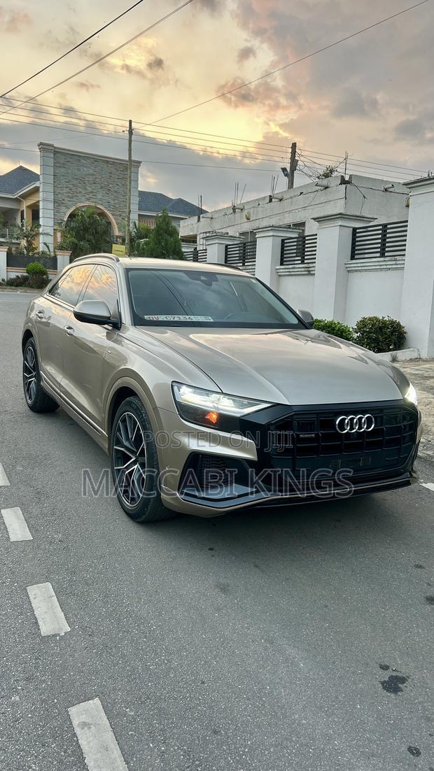 Audi Q8 55 Premium AWD quattro 2020 Gold