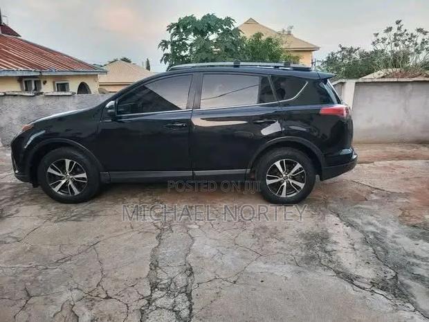 Toyota RAV4 XLE AWD (2.5L 4cyl 6A) 2017 Black