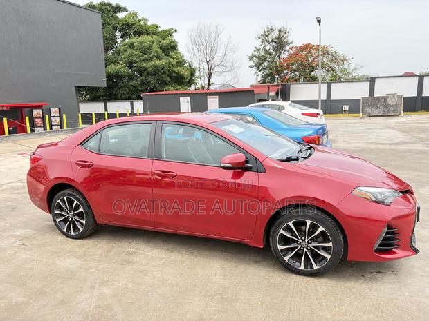 Toyota Corolla SE Special Edition 4dr Sedan (1.8L 4cyl CVT) 2017 Red