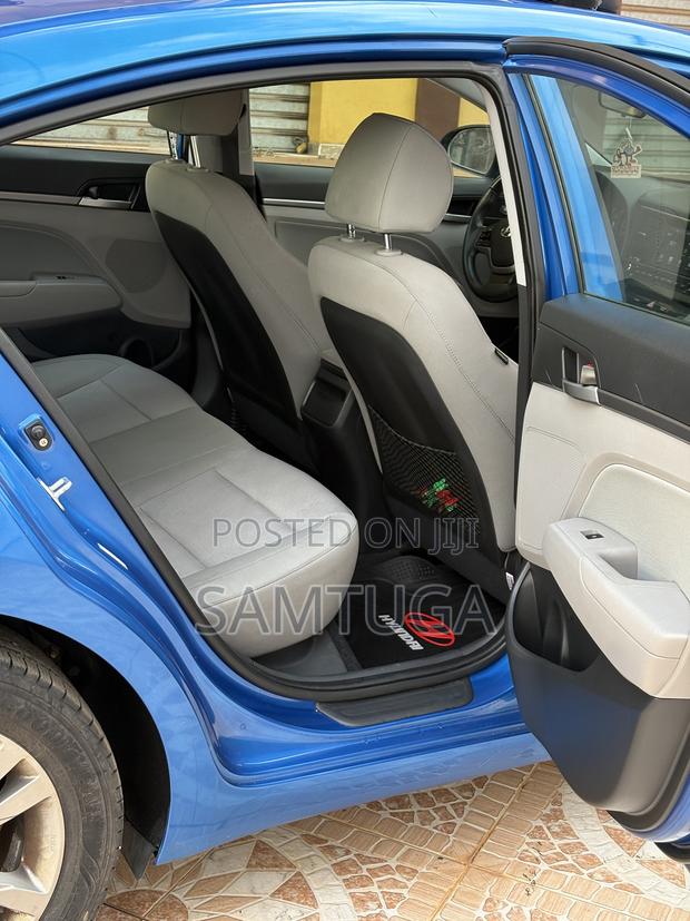 Hyundai Elantra SE Sedan FWD (2.0L 4cyl 6M) 2017 Blue