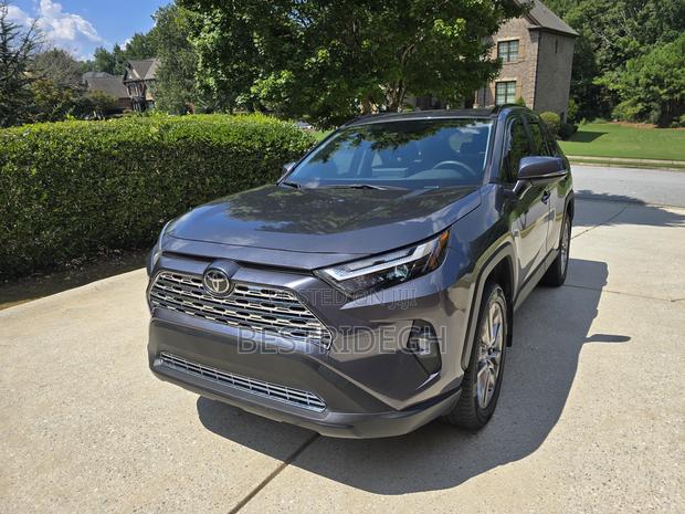 Toyota RAV4 XLE Premium AWD 2024 Gray