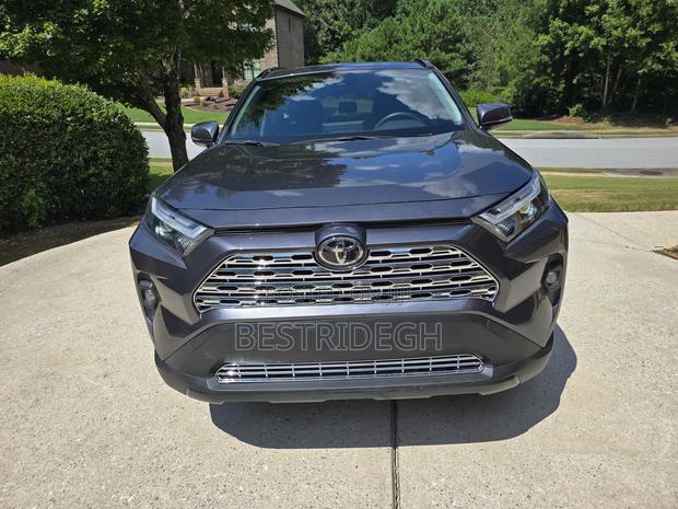 Toyota RAV4 XLE Premium AWD 2024 Gray