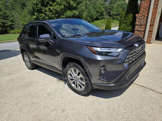 Toyota RAV4 XLE Premium AWD 2024 Gray