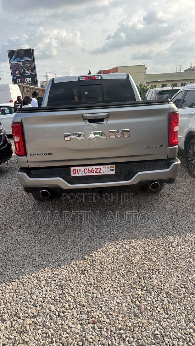 RAM 1500 Laramie Crew Cab 4WD 6.3 ft SB 2024 Silver