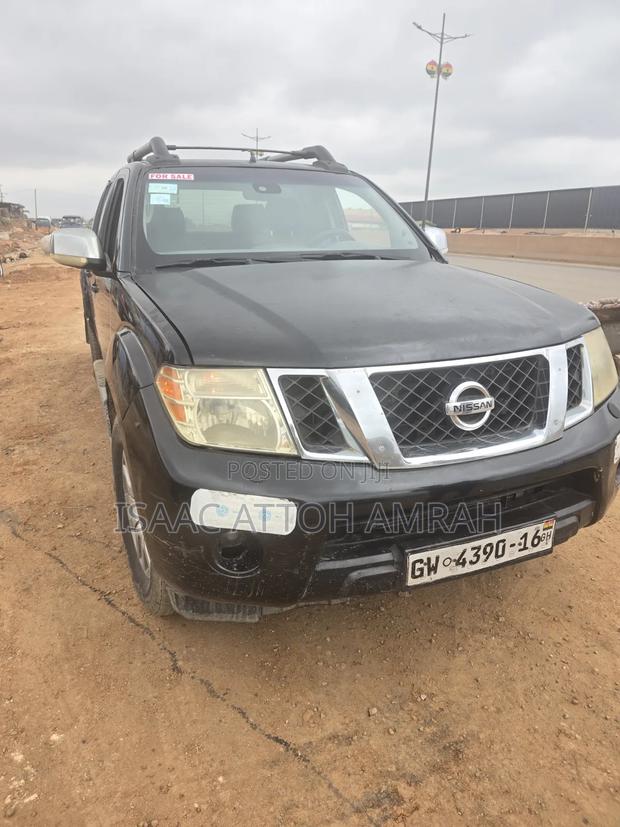 Nissan Navara 2010 Black