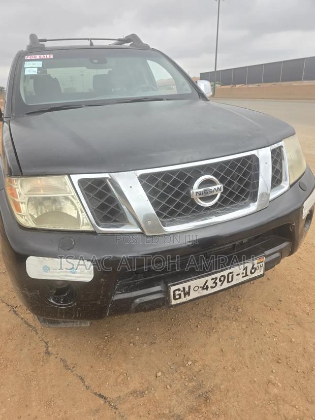 Nissan Navara 2010 Black