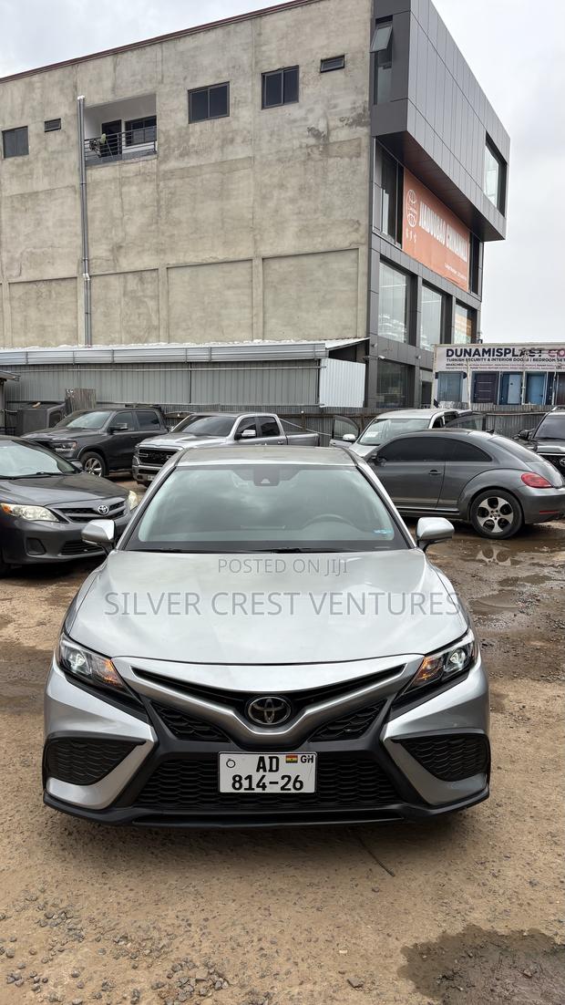 Toyota Camry SE 2022 Gray