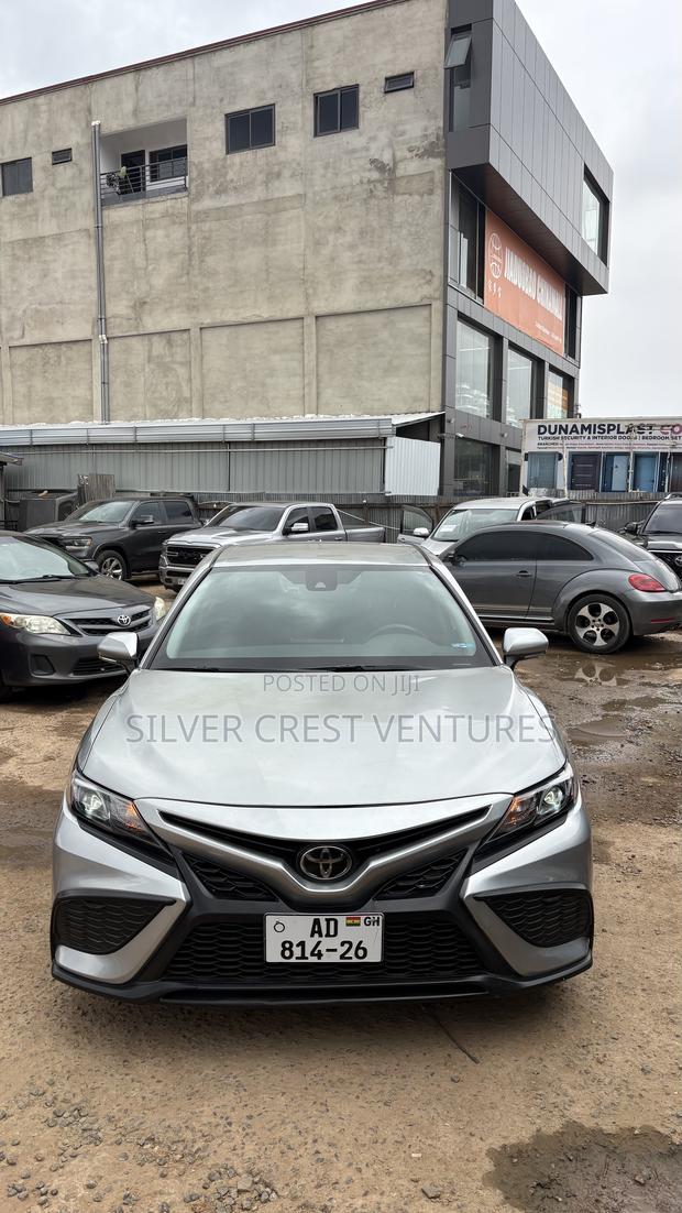 Toyota Camry SE 2022 Gray