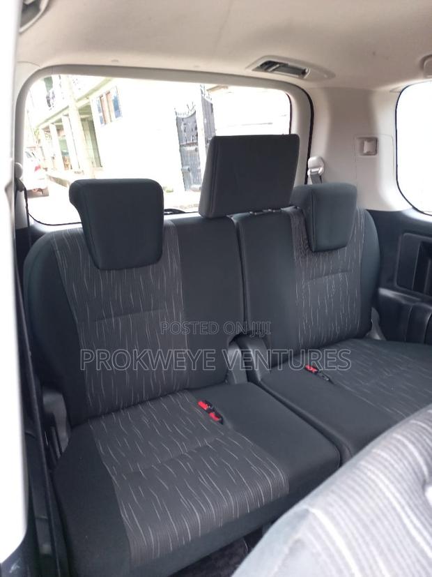 Toyota Voxy V 4WD 7-Seater 2012 Black